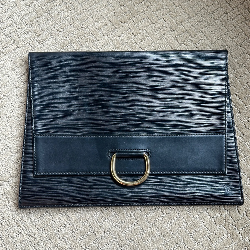 LOUIS VUITTON Epi Lena Clutch - Black